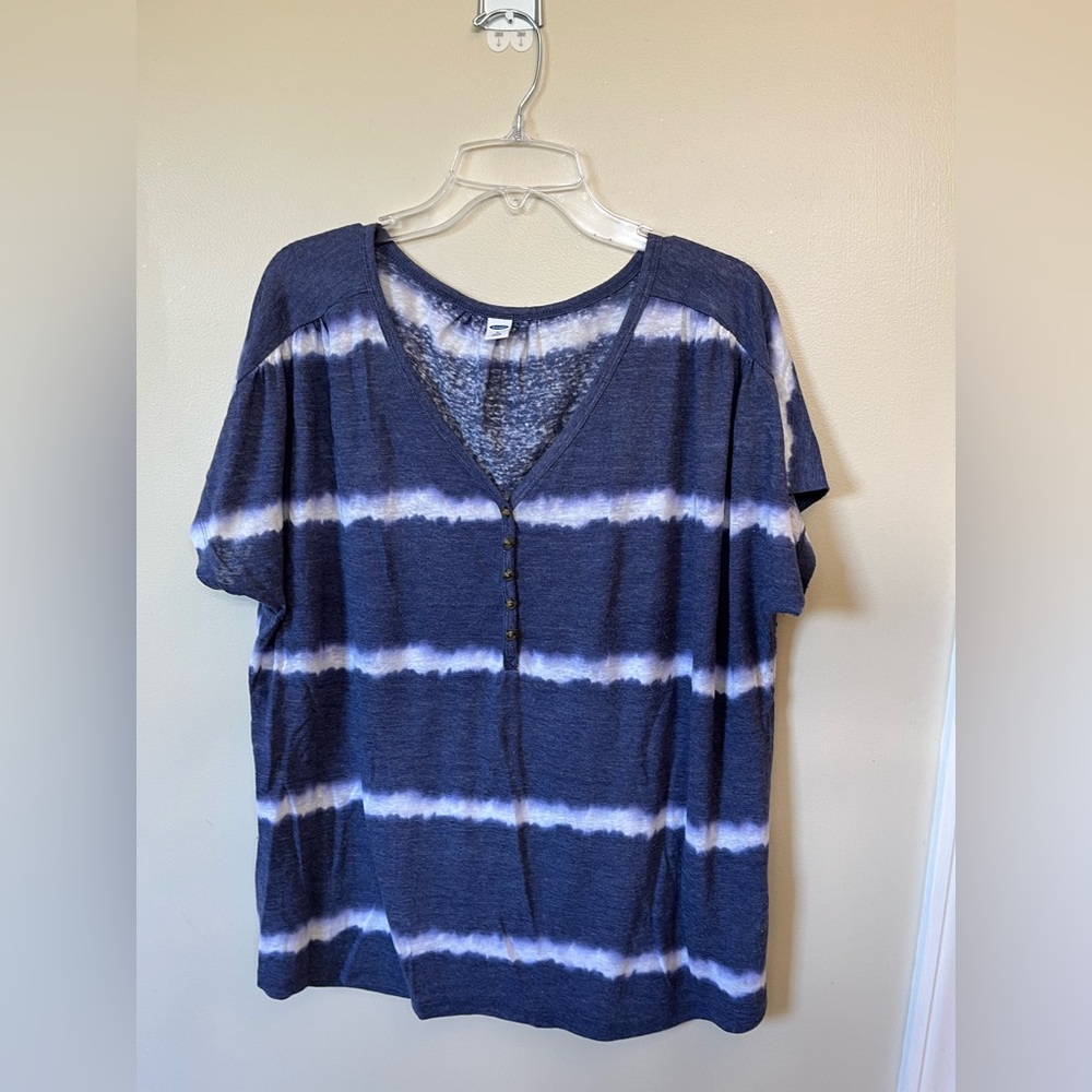 Old Navy Blue and White Striped Women's Tee